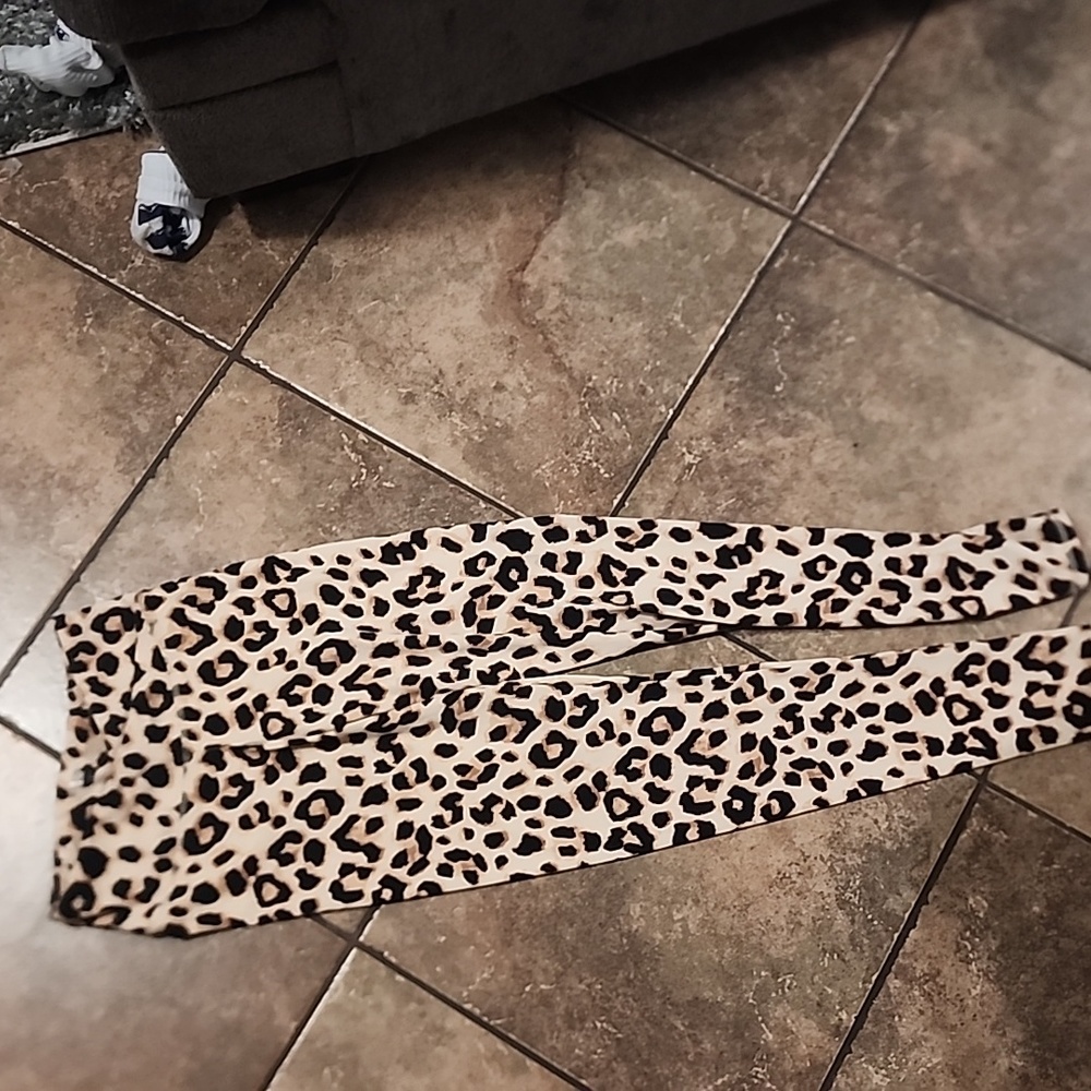Sommer Ray leggings